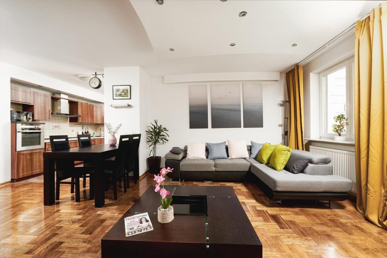 Family Apartment With A Terrace On Aleje Jerozolimskie 바르샤바 외부 사진