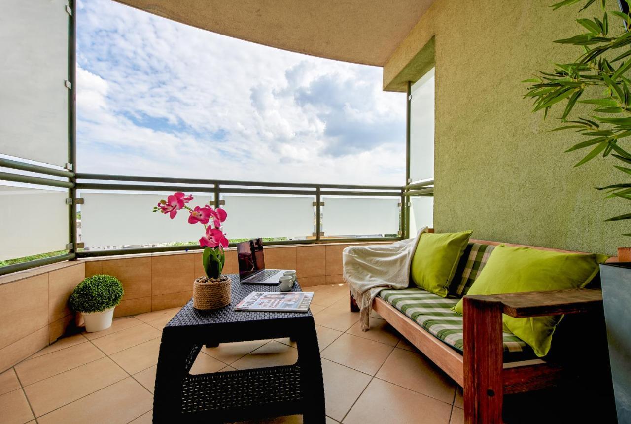Family Apartment With A Terrace On Aleje Jerozolimskie 바르샤바 외부 사진