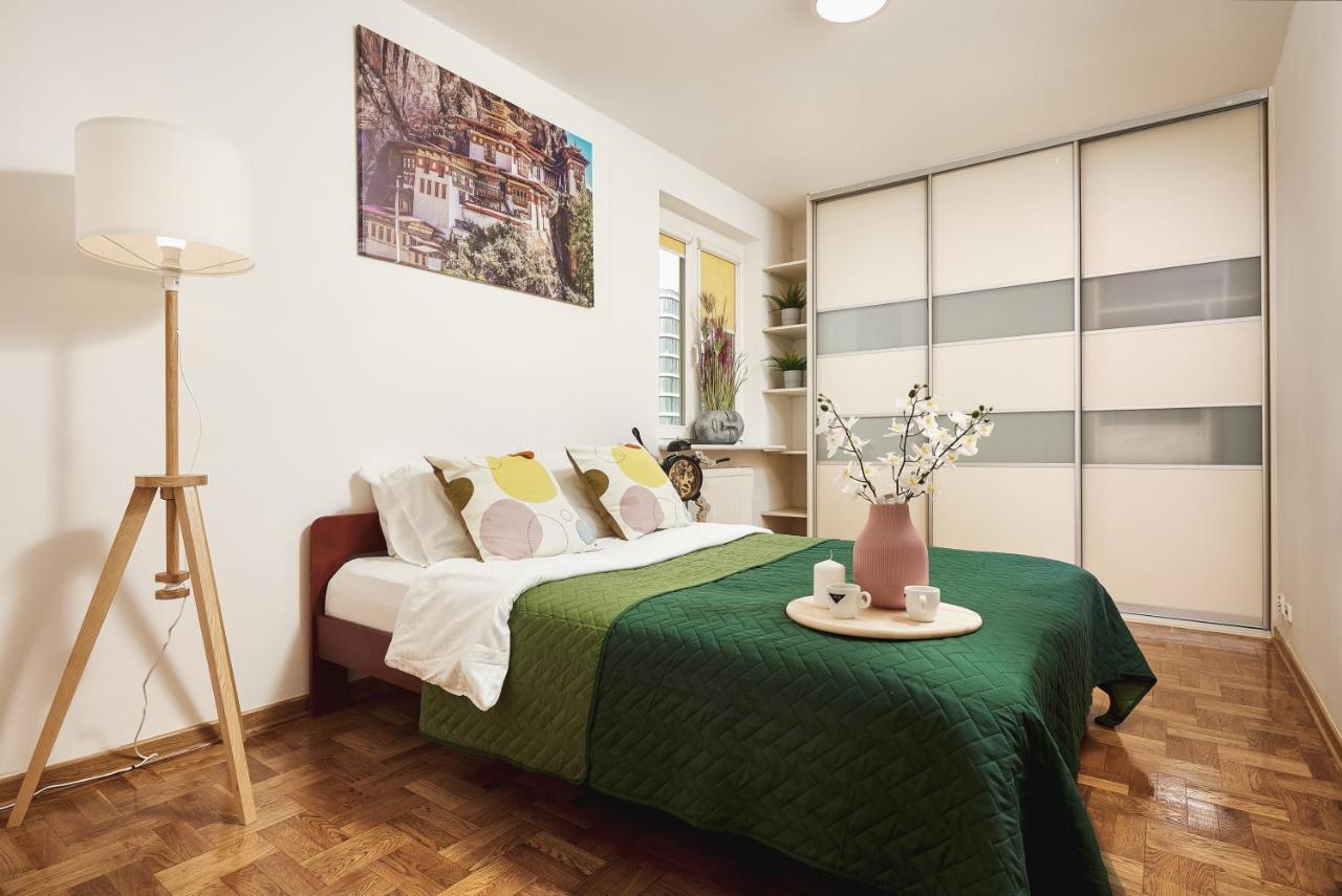 Family Apartment With A Terrace On Aleje Jerozolimskie 바르샤바 외부 사진