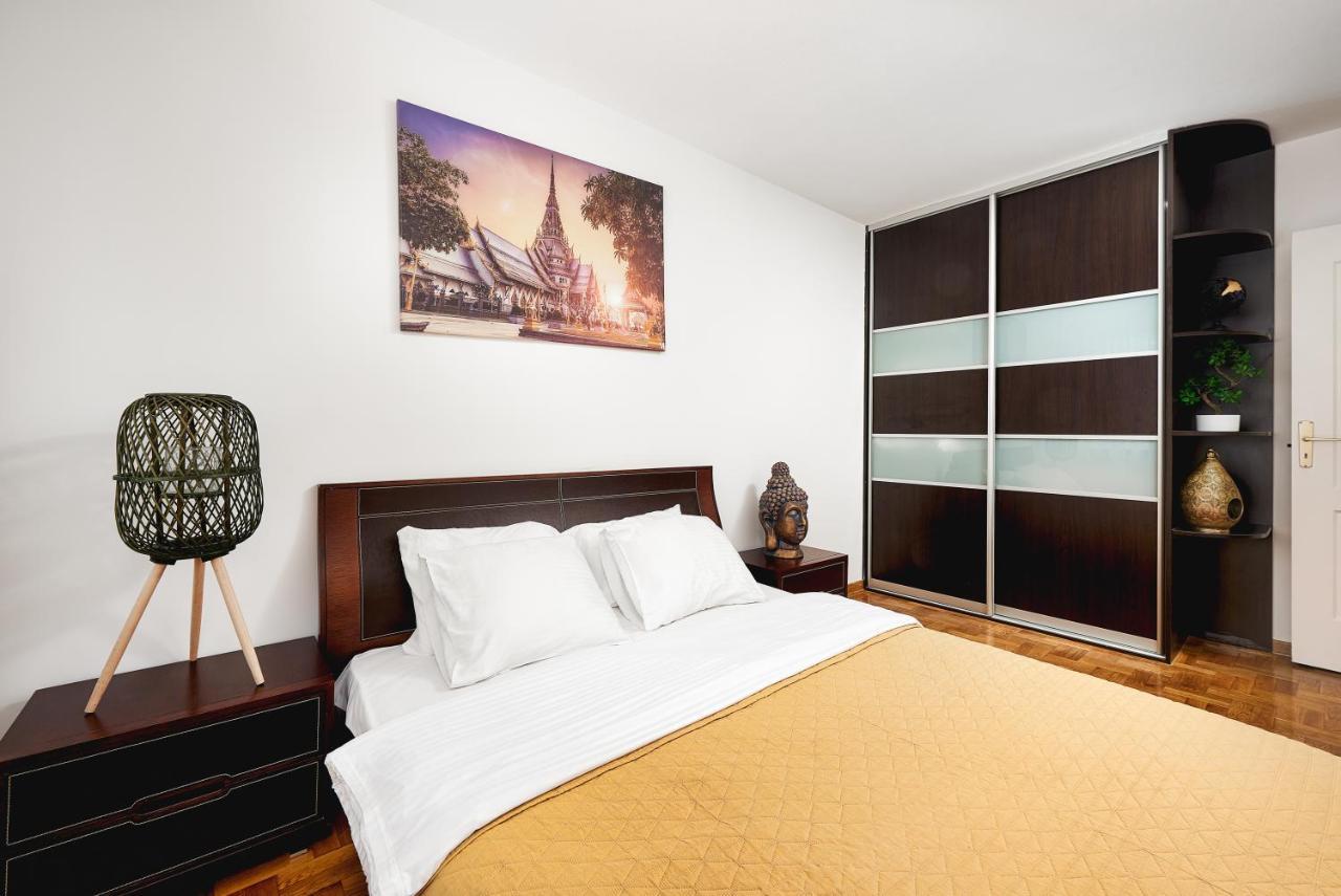 Family Apartment With A Terrace On Aleje Jerozolimskie 바르샤바 외부 사진