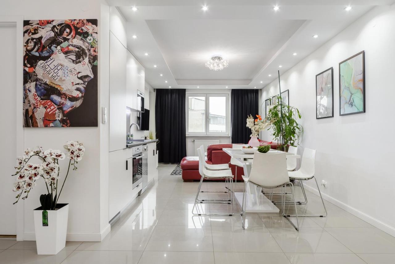 Family Apartment With A Terrace On Aleje Jerozolimskie 바르샤바 외부 사진