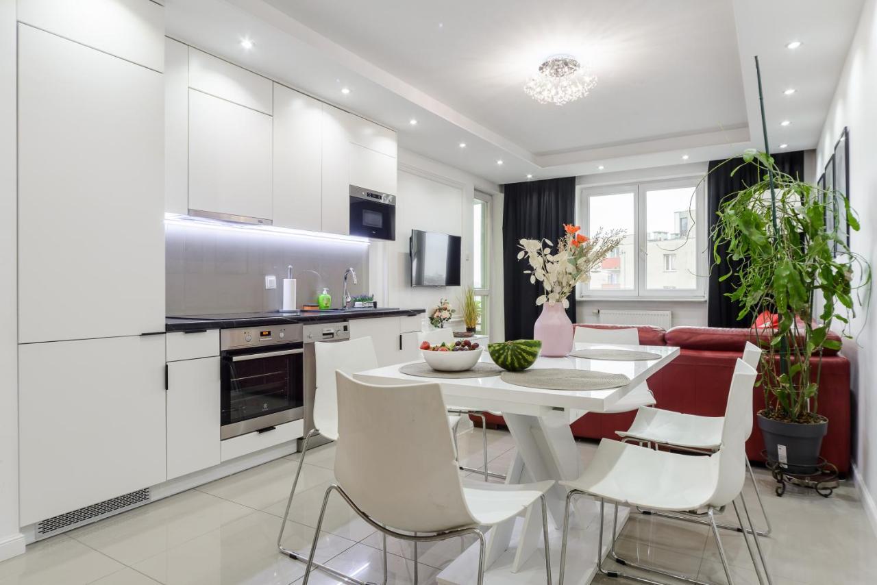 Family Apartment With A Terrace On Aleje Jerozolimskie 바르샤바 외부 사진