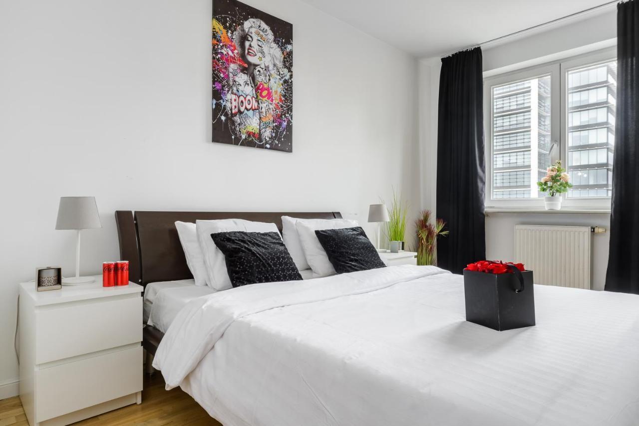Family Apartment With A Terrace On Aleje Jerozolimskie 바르샤바 외부 사진
