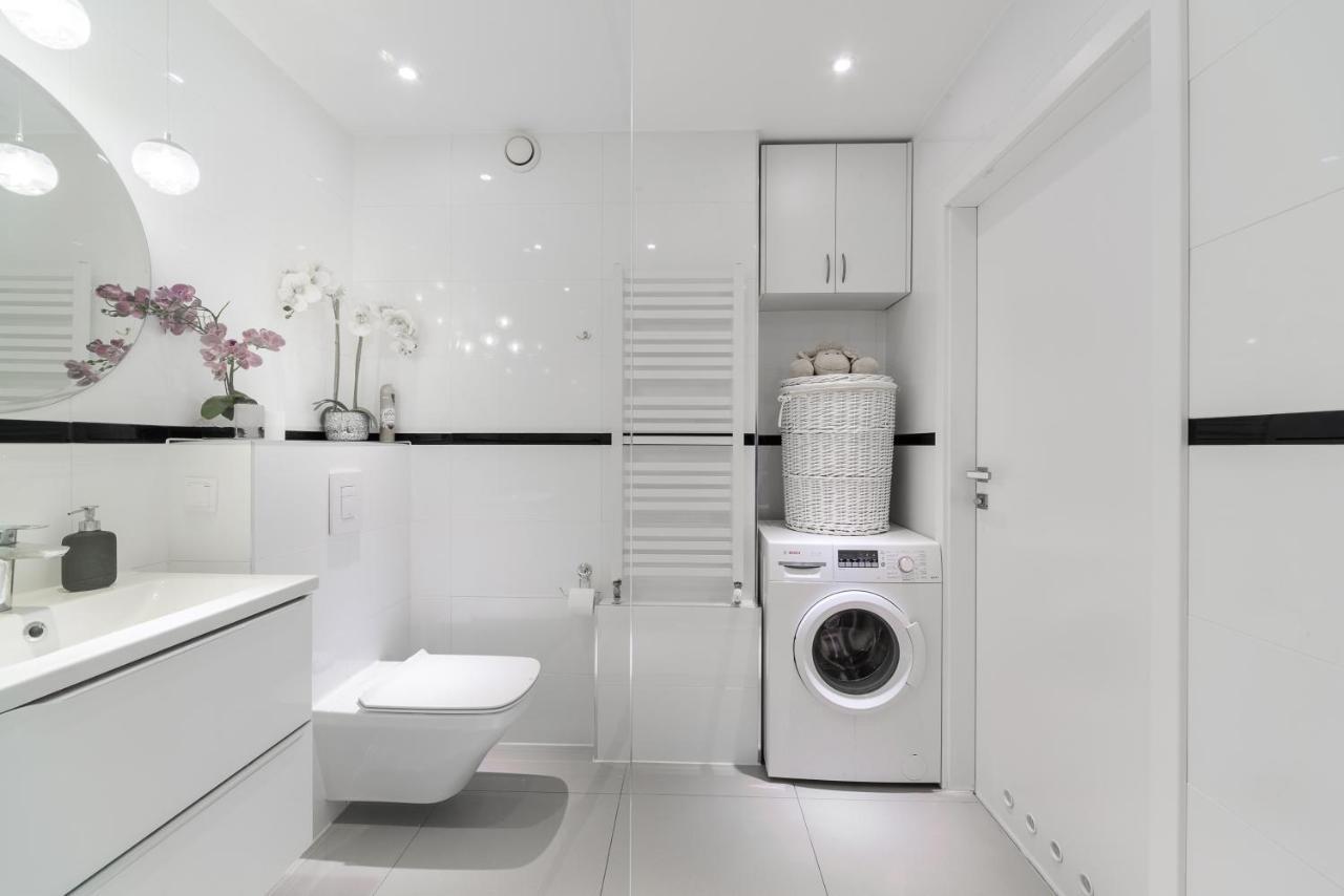 Family Apartment With A Terrace On Aleje Jerozolimskie 바르샤바 외부 사진