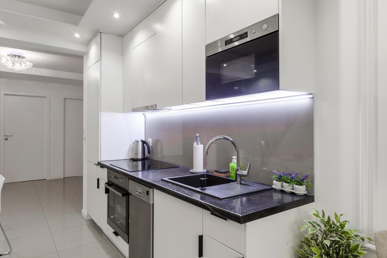 Family Apartment With A Terrace On Aleje Jerozolimskie 바르샤바 외부 사진