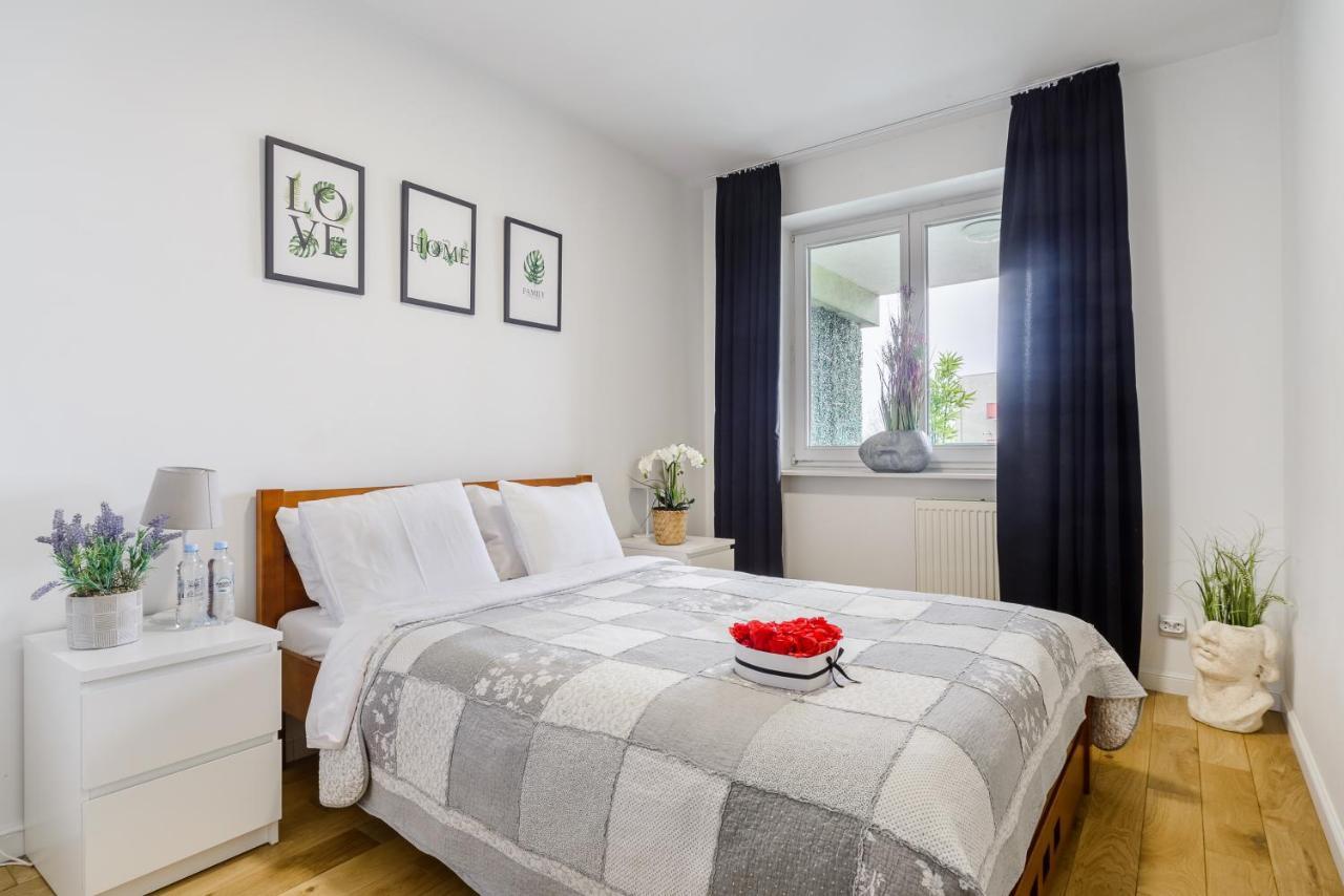 Family Apartment With A Terrace On Aleje Jerozolimskie 바르샤바 외부 사진