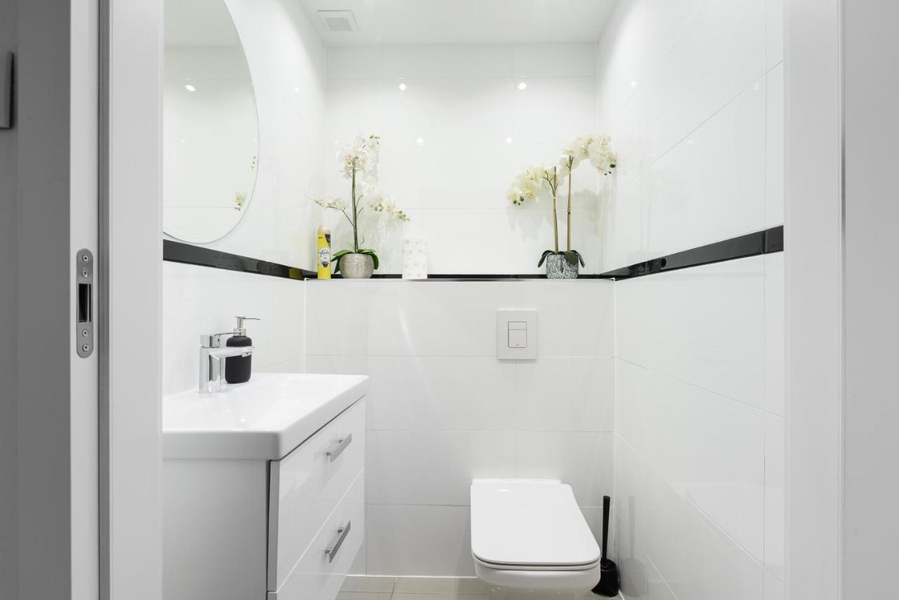 Family Apartment With A Terrace On Aleje Jerozolimskie 바르샤바 외부 사진