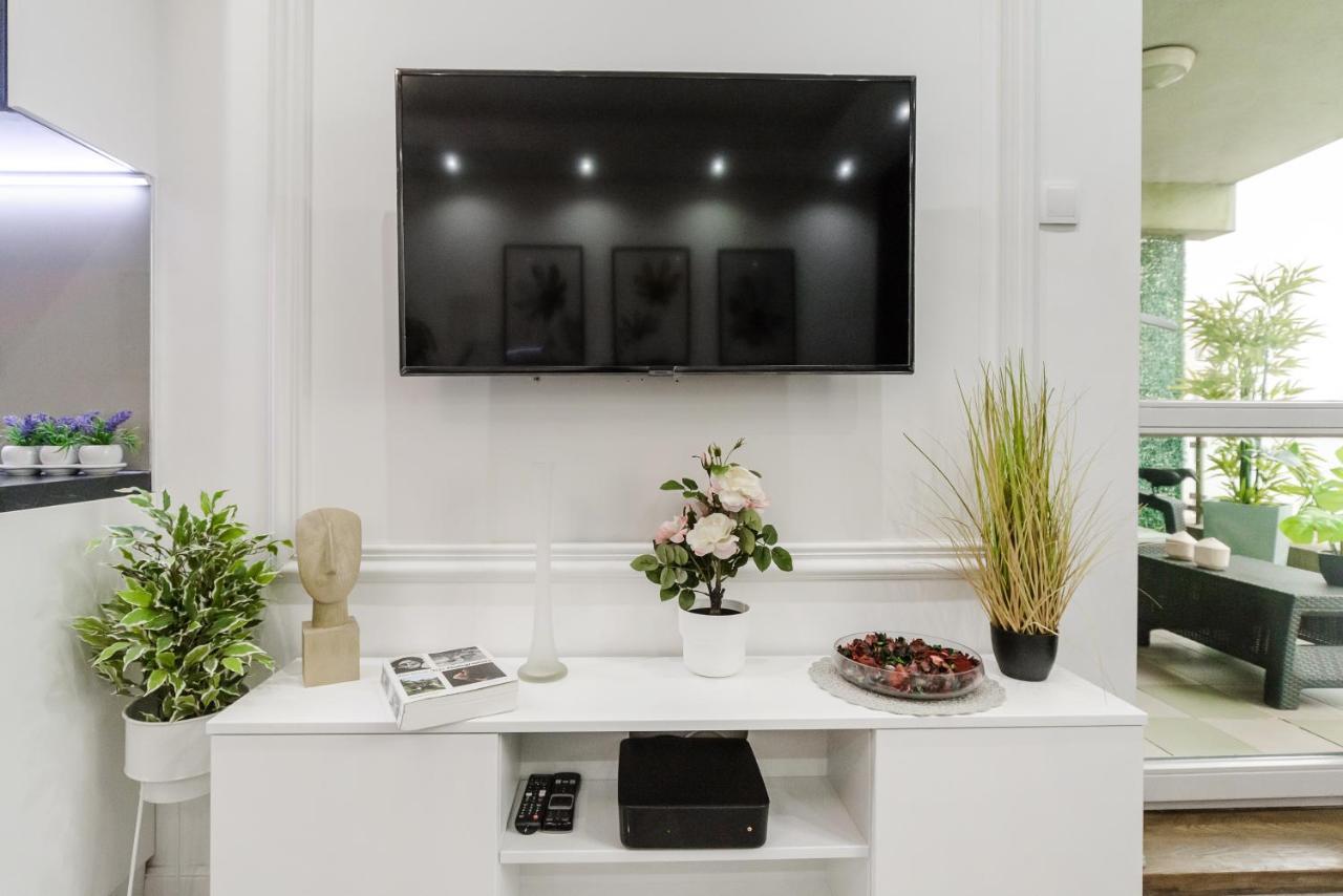 Family Apartment With A Terrace On Aleje Jerozolimskie 바르샤바 외부 사진