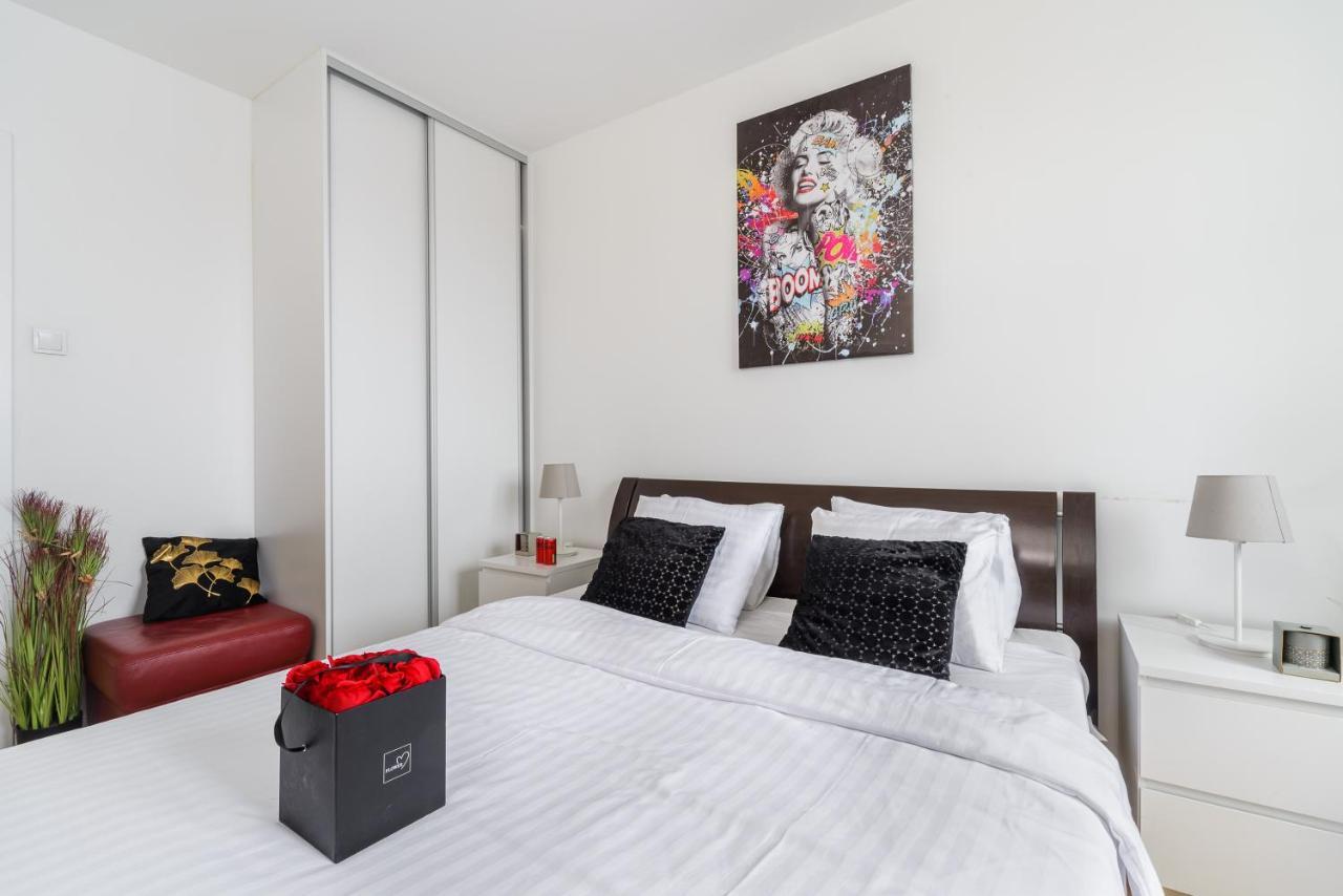 Family Apartment With A Terrace On Aleje Jerozolimskie 바르샤바 외부 사진